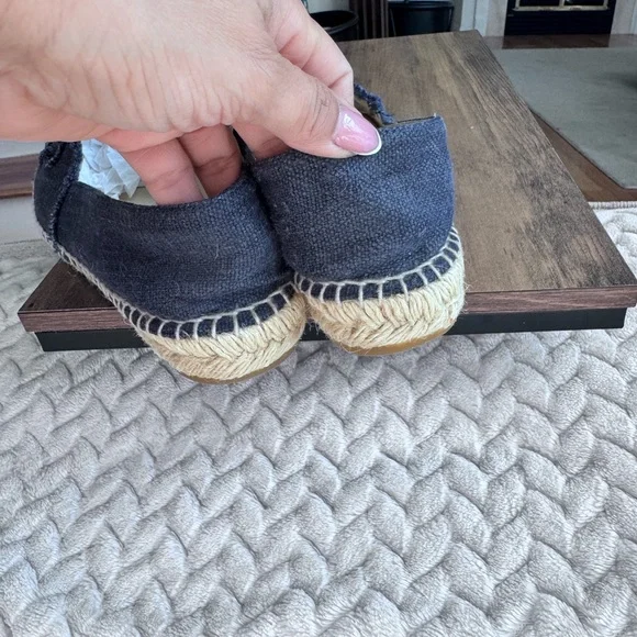 CHANEL Navy Canvas CC Espadrilles Black Cap Toe Size 7.5 W - Picture 4 of 8